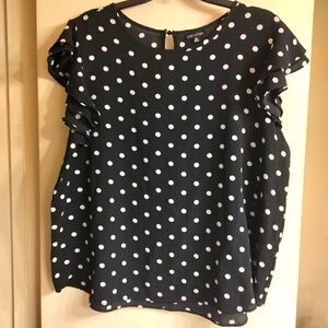 Gently used plus size women's top. black/white polka dots in size 2XL